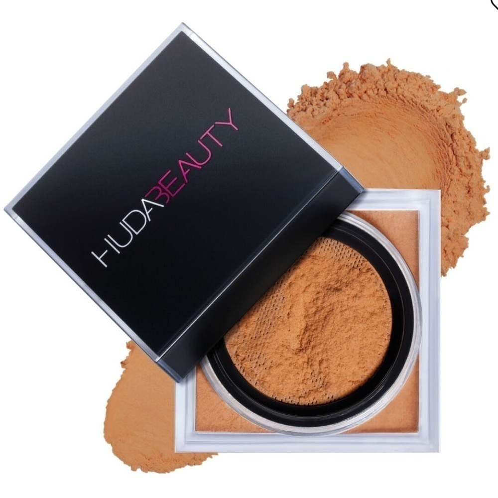 Huda Beauty Easy Bake Blurring Loose Baking & Setting Powder in Cinnamon Bun